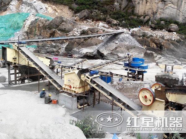 鵝卵石制砂碎石機工作現場